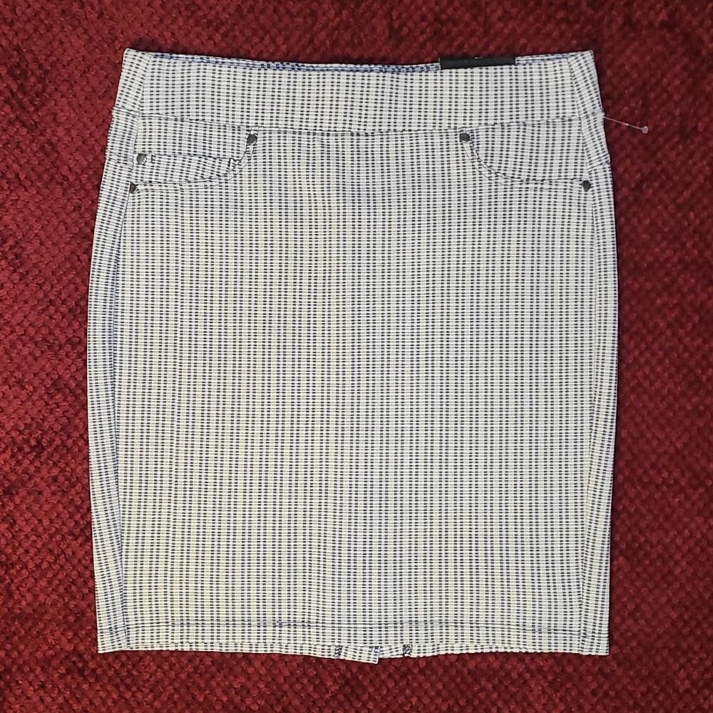 6/28 | Liverpool | Fitted Slip-On Mini Skirt